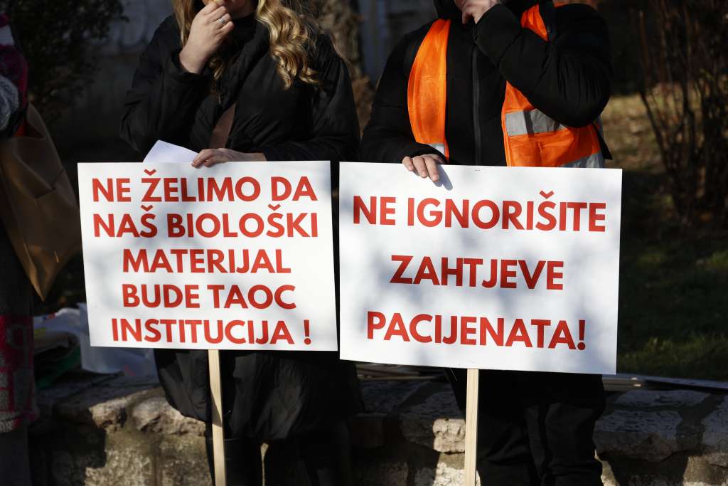 Protest zbog zatvaranja poliklinike Northwestern Medical Center u Sarajevu - oštećeni pacijenti traže hitan stručni nadzor nad zamrznutim genetskim materijalom
